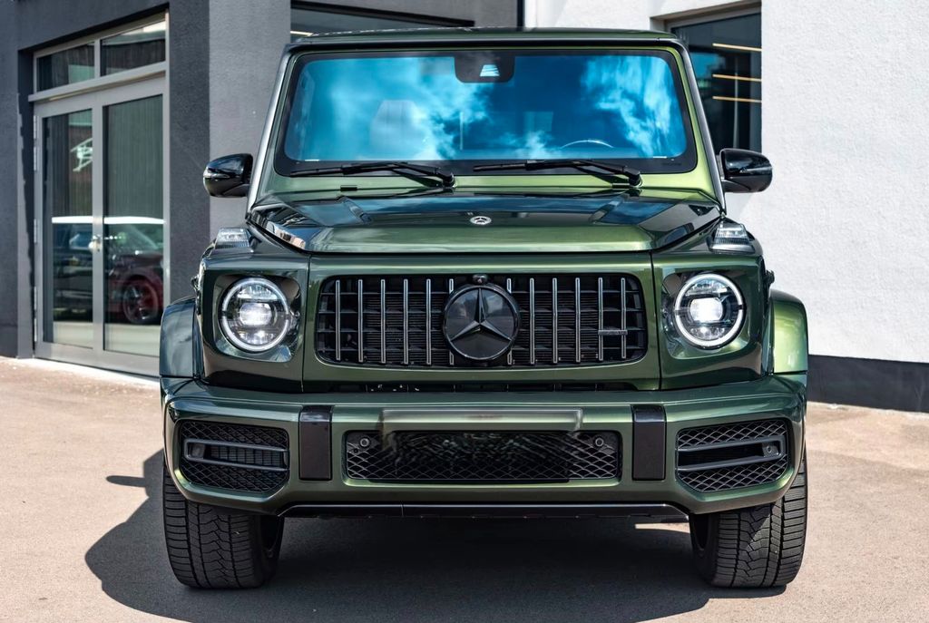 Mercedes-Benz G 63 AMG 2024 г. Зелёный, пробег 39200 км