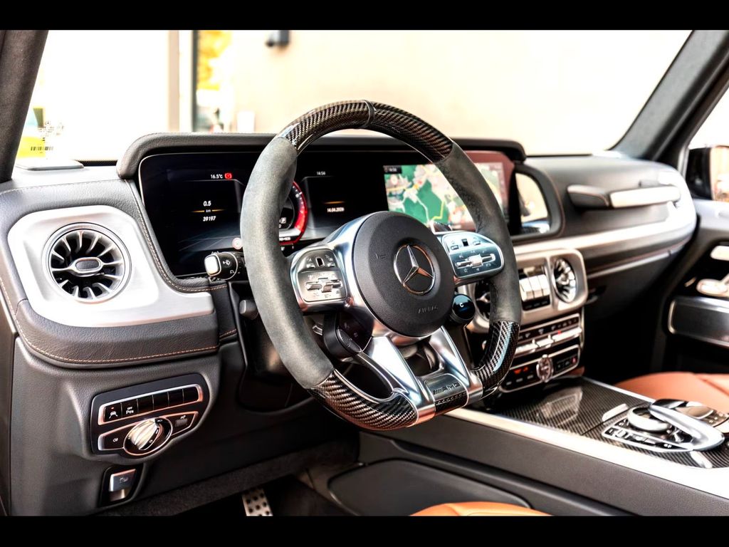 Mercedes-Benz G 63 AMG 2024 г. Зелёный, пробег 39200 км