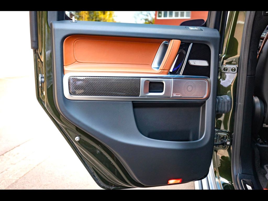 Mercedes-Benz G 63 AMG 2024 г. Зелёный, пробег 39200 км