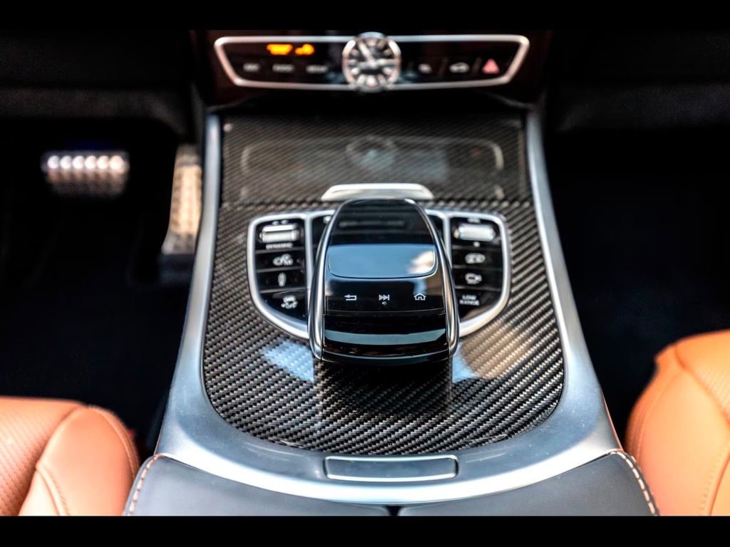 Mercedes-Benz G 63 AMG 2024 г. Зелёный, пробег 39200 км