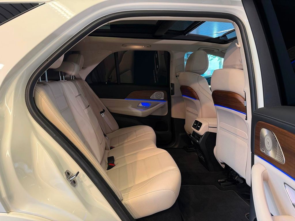 Mercedes-Benz GLE 300 2023 г. Белый, пробег 29419 км
