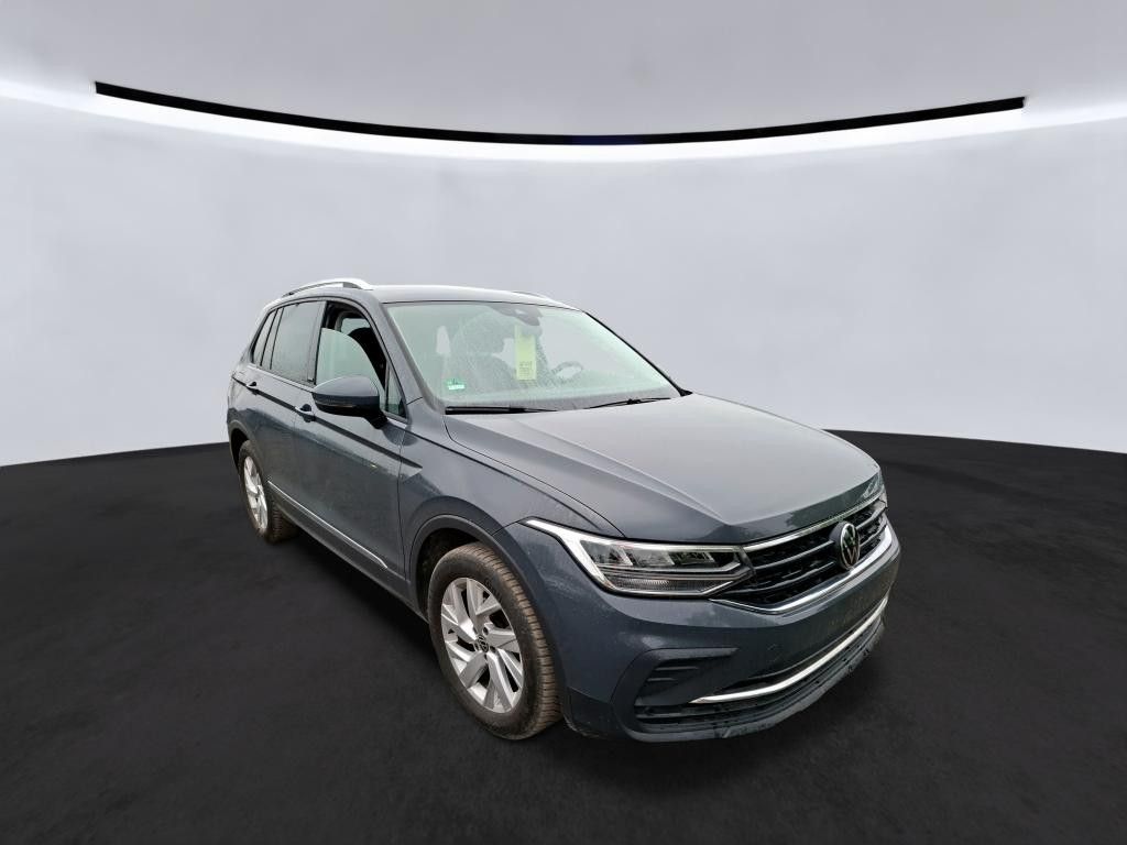 Volkswagen Tiguan 2022 г. Серый, пробег 46700 км