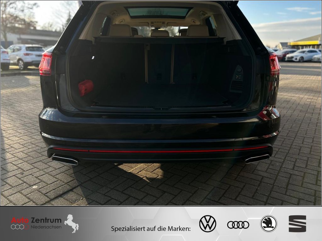 Volkswagen Touareg 2025 г. Коричневый, пробег 14000 км
