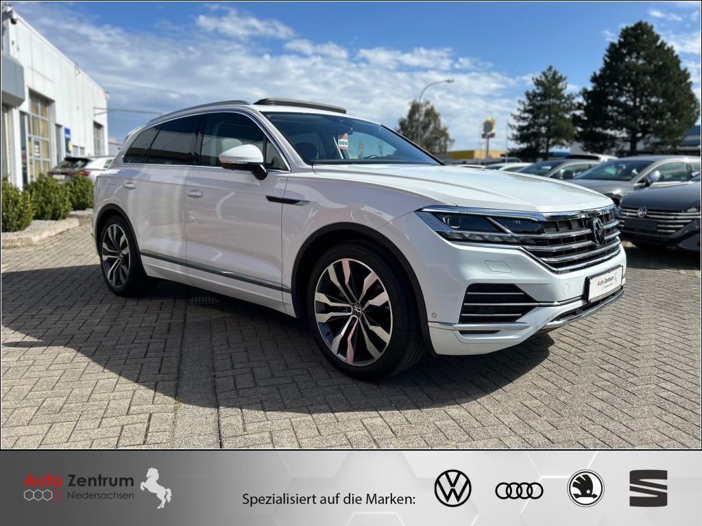 Volkswagen Touareg 2023 г. Белый, пробег 59950 км