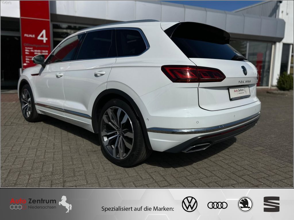 Volkswagen Touareg 2023 г. Белый, пробег 59950 км
