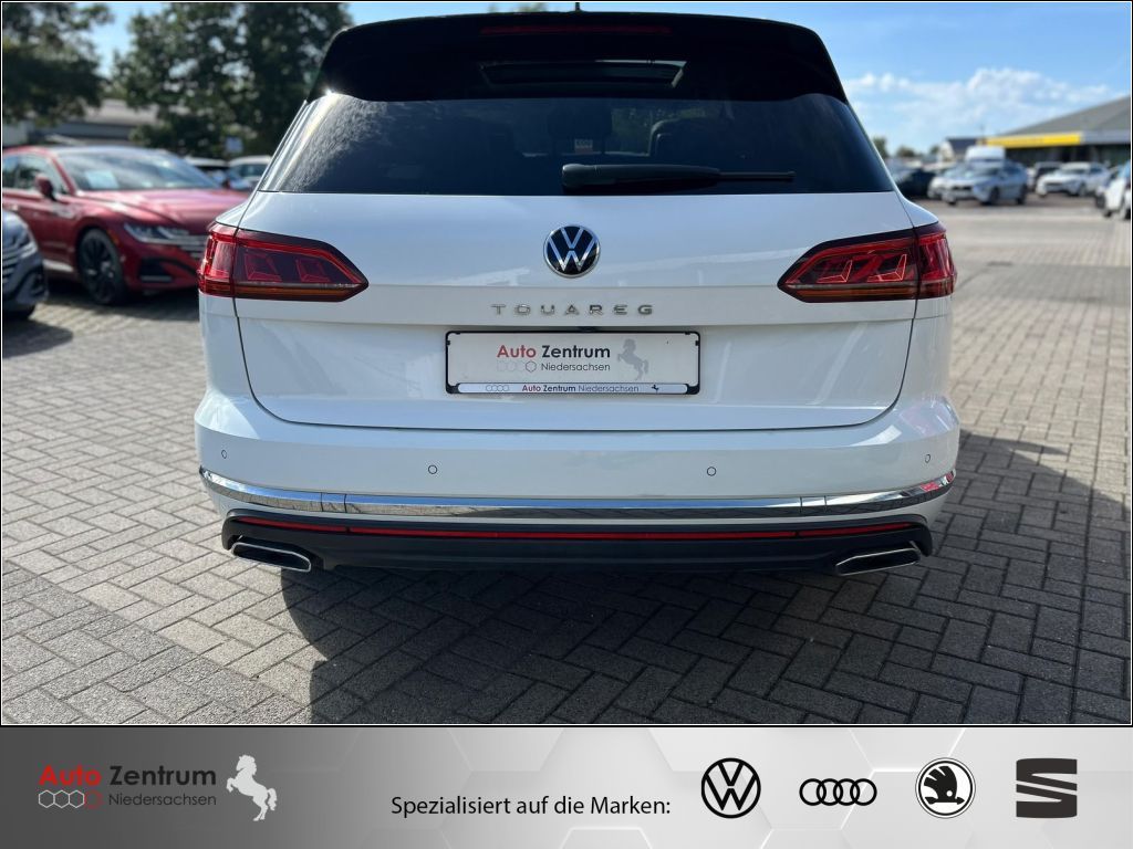 Volkswagen Touareg 2023 г. Белый, пробег 59950 км