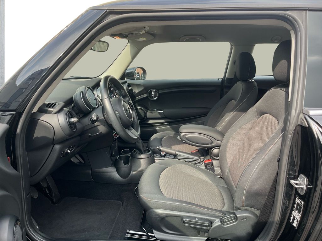 Mini ONE 2022 г. Чёрный, пробег 42684 км