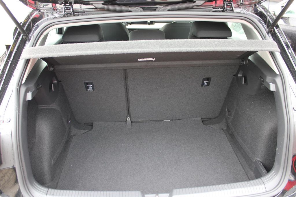 Volkswagen Golf 2021 г. Чёрный, пробег 20638 км