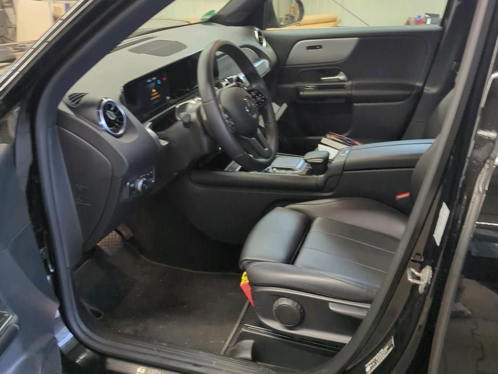 Mercedes-Benz GLB 200 2022 г. Чёрный, пробег 39998 км