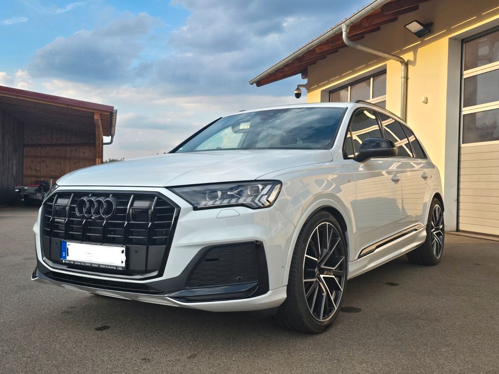 Audi Q7 2023 г. Белый, пробег 38500 км
