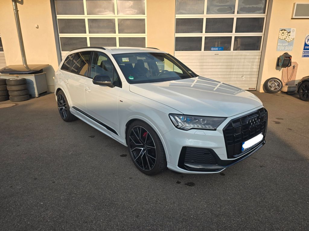 Audi Q7 2023 г. Белый, пробег 38500 км