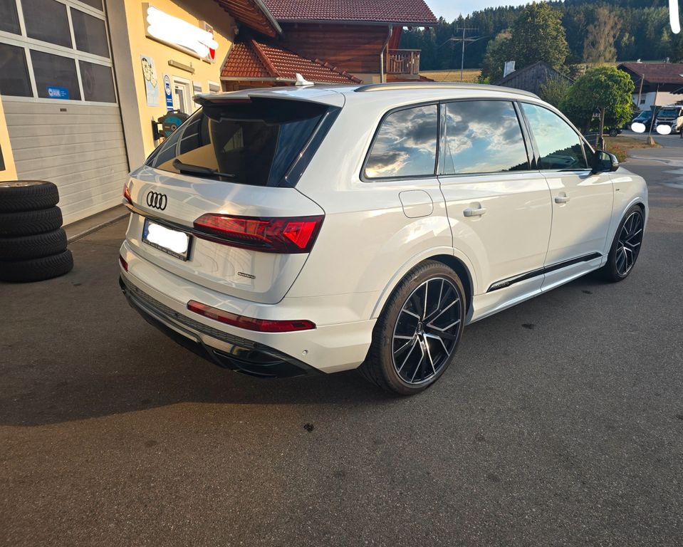 Audi Q7 2023 г. Белый, пробег 38500 км