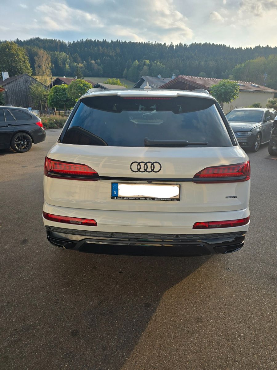 Audi Q7 2023 г. Белый, пробег 38500 км