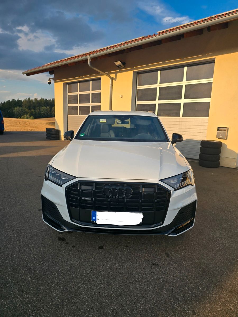Audi Q7 2023 г. Белый, пробег 38500 км