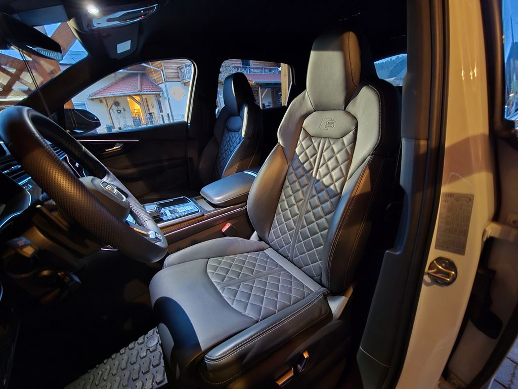 Audi Q7 2023 г. Белый, пробег 38500 км
