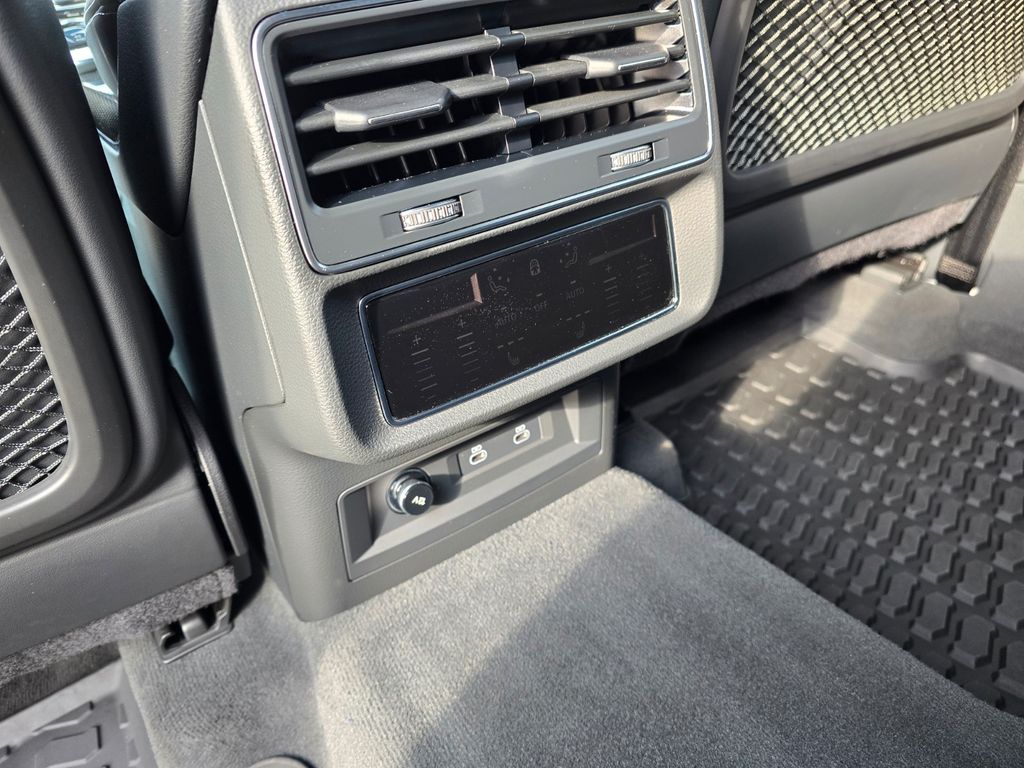 Audi Q7 2023 г. Белый, пробег 38500 км