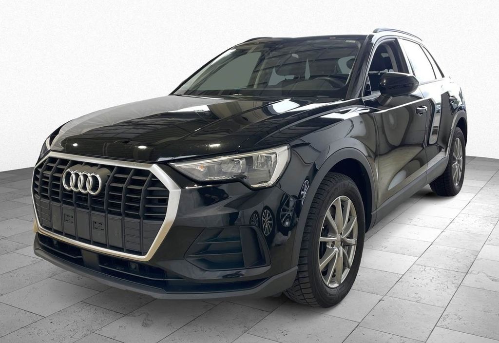 Audi Q3 2023 г. Чёрный, пробег 55916 км
