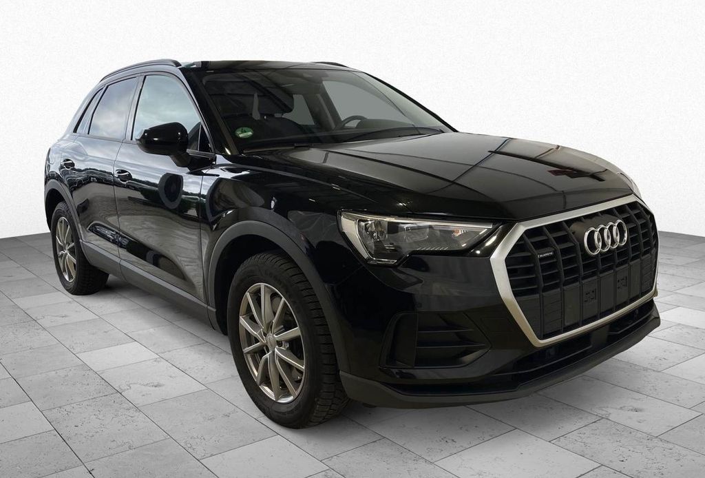 Audi Q3 2023 г. Чёрный, пробег 55916 км