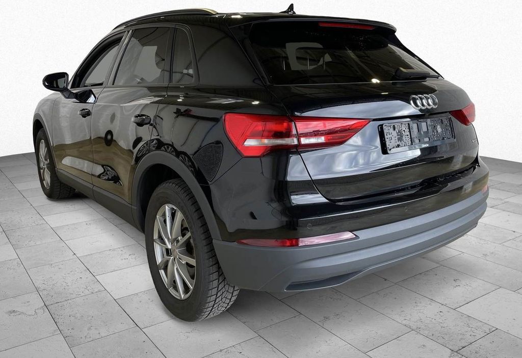 Audi Q3 2023 г. Чёрный, пробег 55916 км