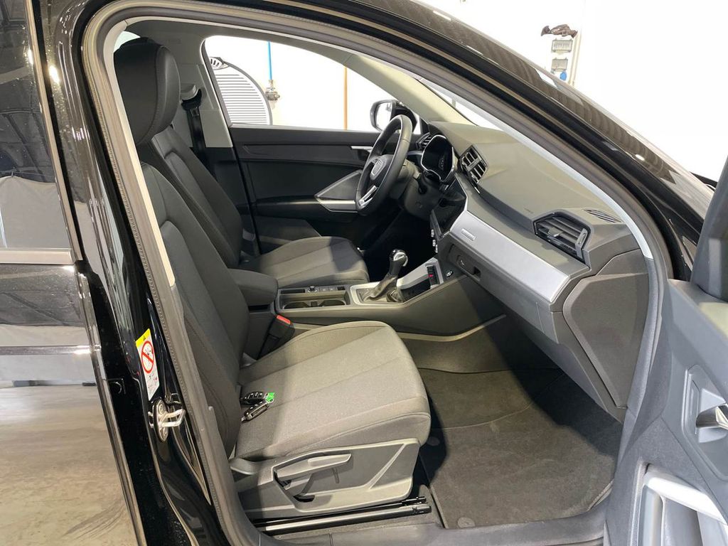 Audi Q3 2023 г. Чёрный, пробег 55916 км