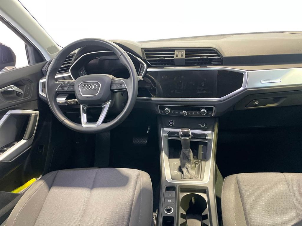 Audi Q3 2023 г. Чёрный, пробег 55916 км