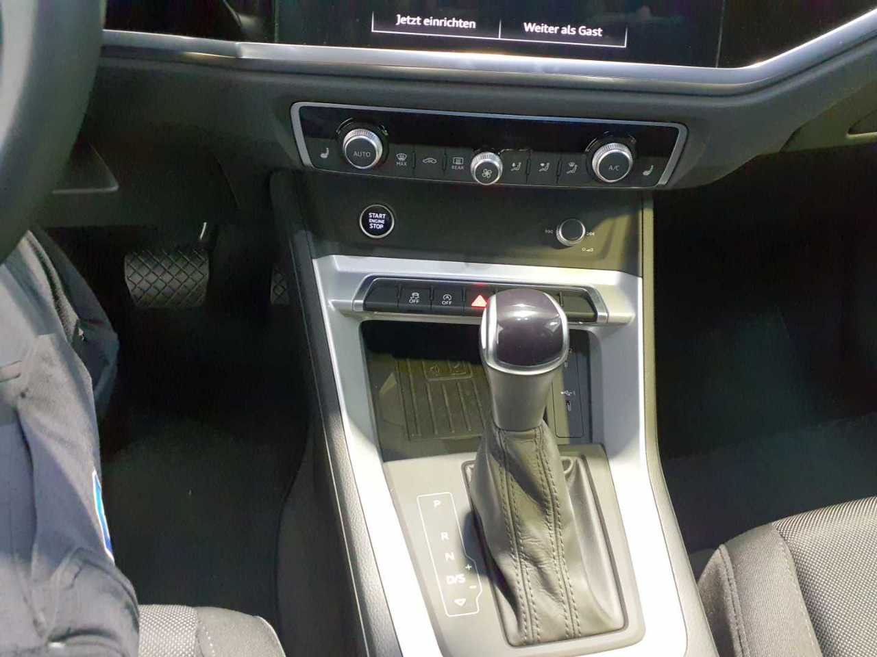 Audi Q3 2023 г. Чёрный, пробег 55916 км