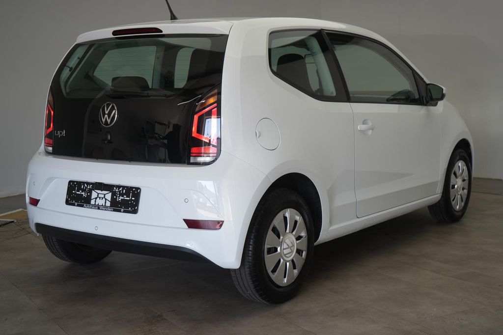 Volkswagen up! 2021 г. Белый, пробег 24000 км