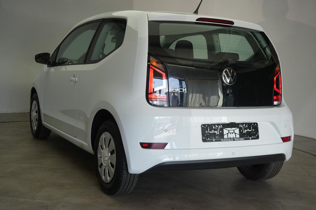 Volkswagen up! 2021 г. Белый, пробег 24000 км