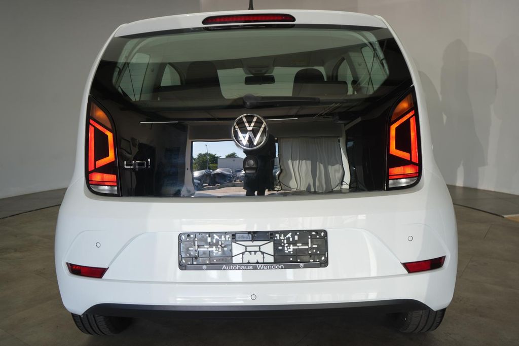 Volkswagen up! 2021 г. Белый, пробег 24000 км