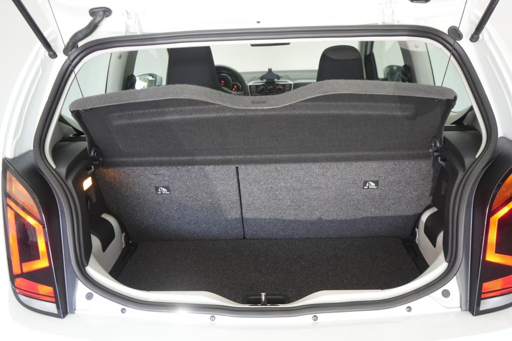 Volkswagen up! 2021 г. Белый, пробег 24000 км