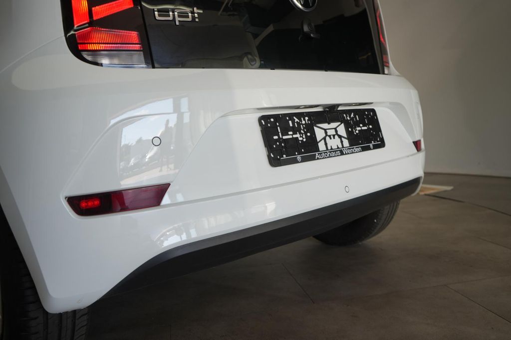 Volkswagen up! 2021 г. Белый, пробег 24000 км