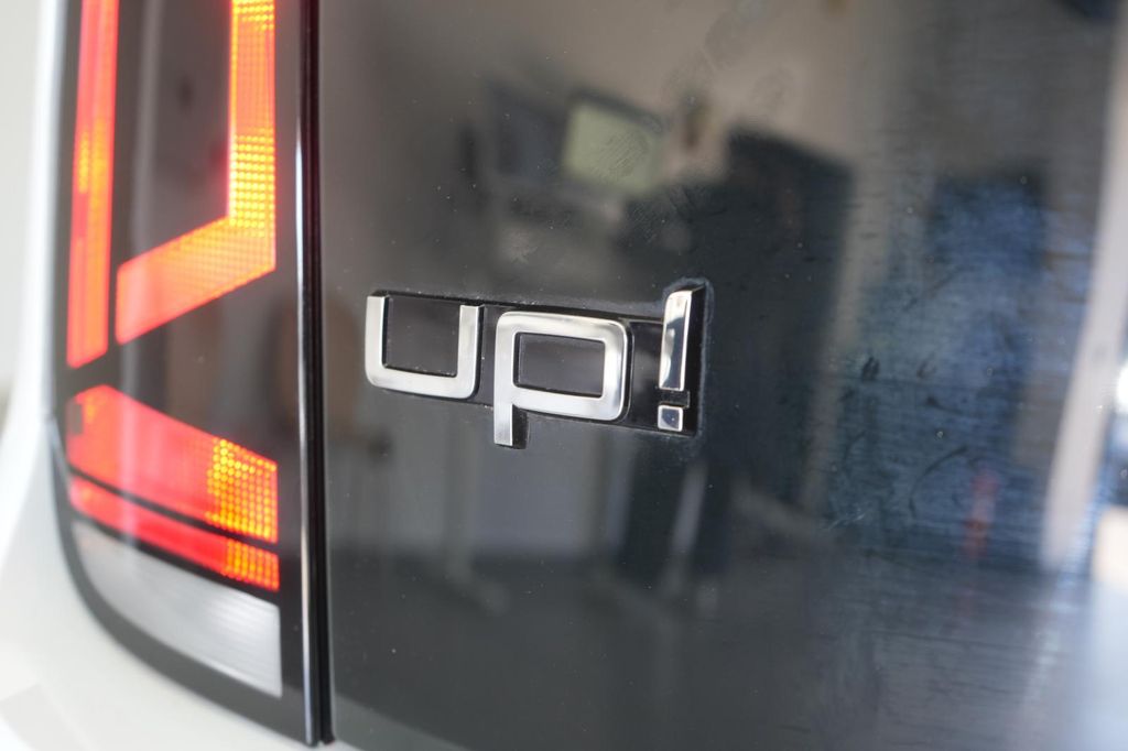 Volkswagen up! 2021 г. Белый, пробег 24000 км