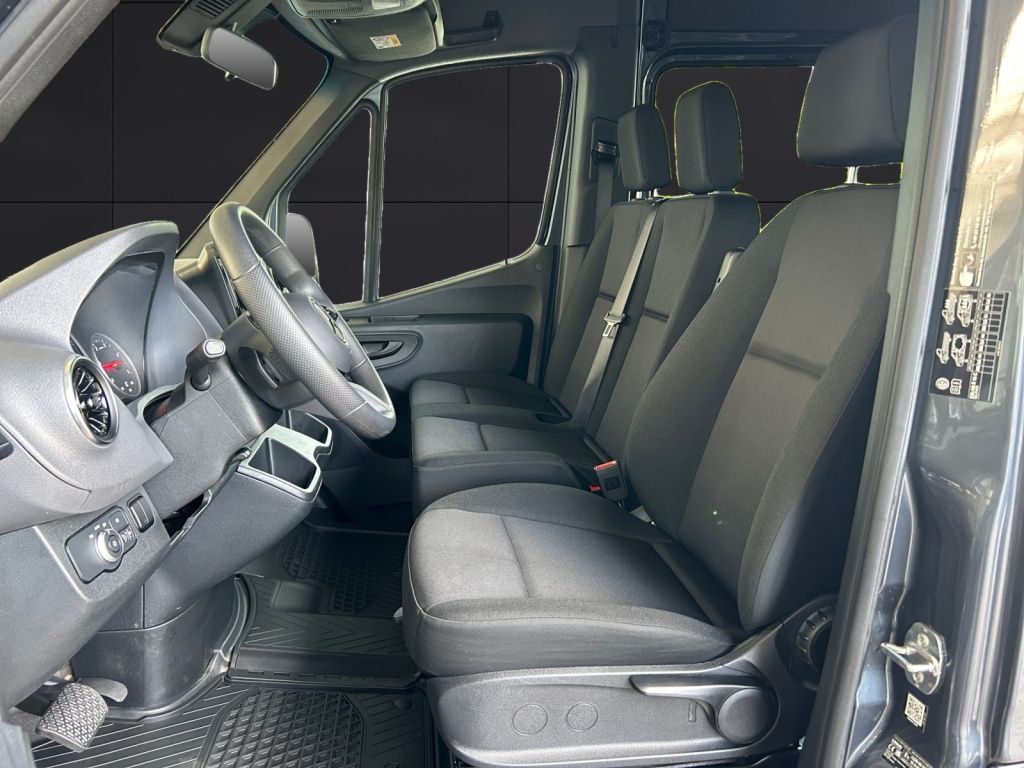 Mercedes-Benz SPRINTER 2025 г. Серый, пробег 12500 км