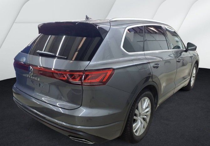 Volkswagen Touareg 2026 г. Серый, пробег 26900 км