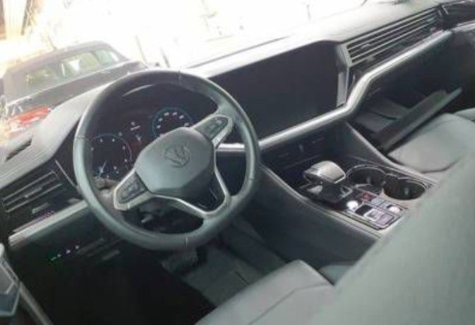 Volkswagen Touareg 2026 г. Серый, пробег 26900 км
