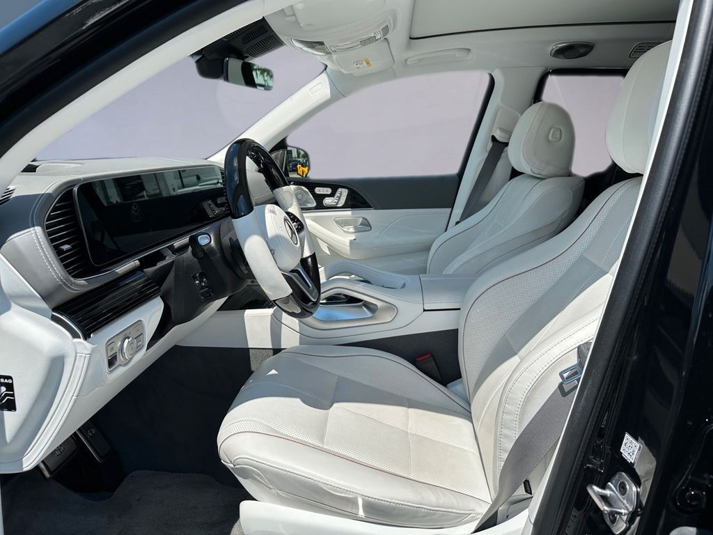 Mercedes-Benz GLS 600 2022 г. Чёрный, пробег 34000 км