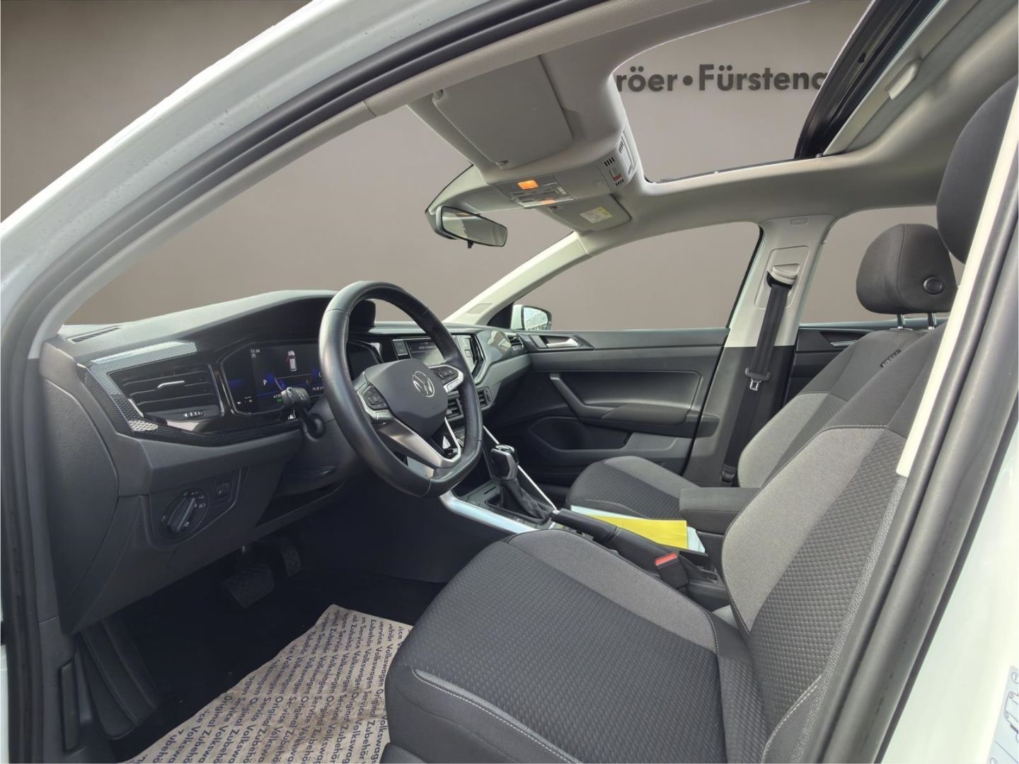 Volkswagen Polo 2022 г. Белый, пробег 41500 км