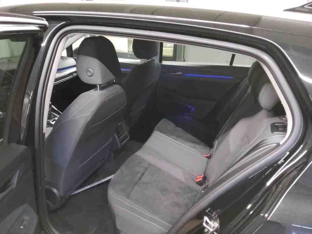 Volkswagen Golf 2024 г. Чёрный, пробег 29809 км