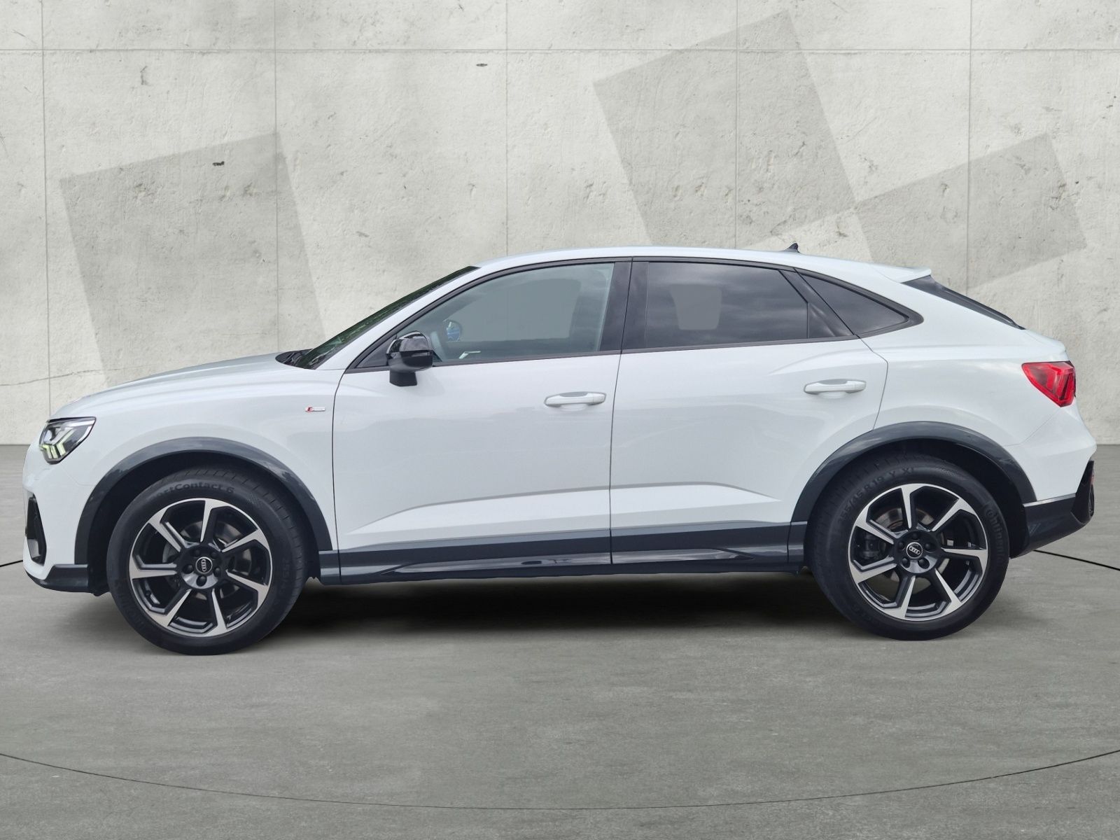 Audi Q3 2025 г. Белый, пробег 39999 км