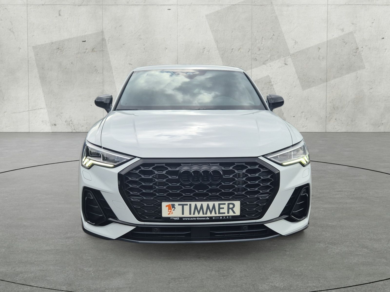 Audi Q3 2025 г. Белый, пробег 39999 км