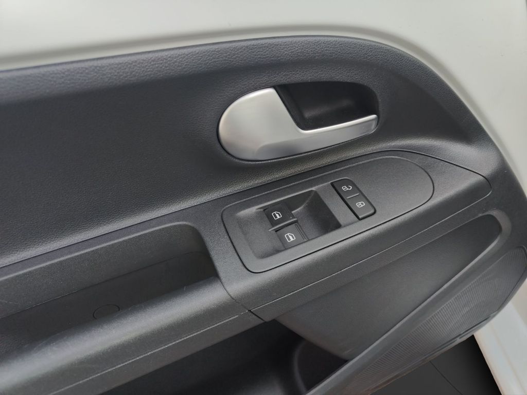 Volkswagen up! 2023 г. Белый, пробег 20931 км