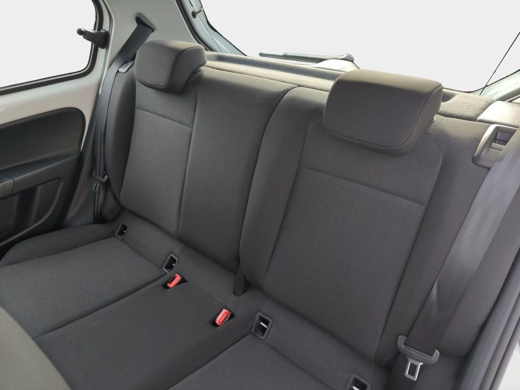Volkswagen up! 2023 г. Белый, пробег 20931 км