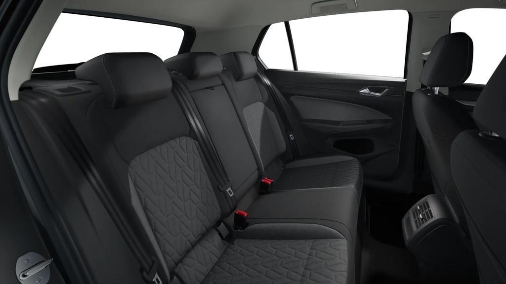 Volkswagen Golf 2025 г. Серый, пробег 15000 км