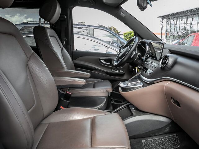 Mercedes-Benz V 300 2023 г. Чёрный, пробег 38999 км