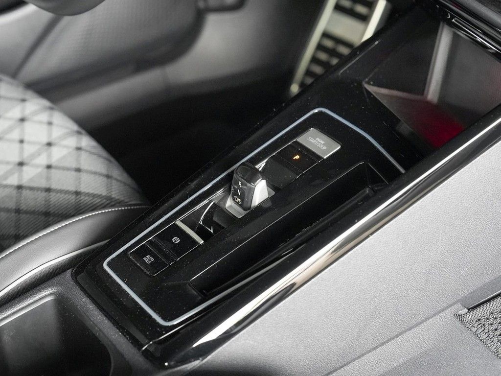 Volkswagen Golf 2024 г. Серый, пробег 36419 км