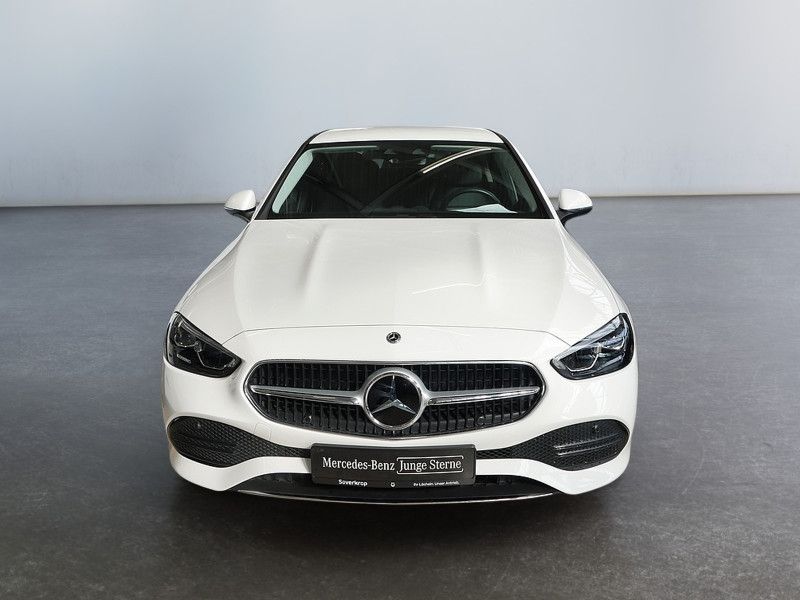 Mercedes-Benz C 300 2022 г. Белый, пробег 44540 км