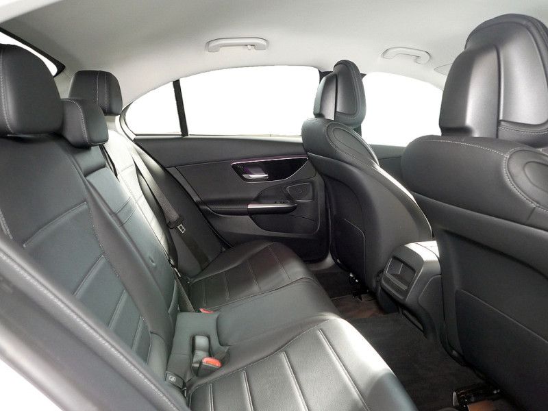 Mercedes-Benz C 300 2022 г. Белый, пробег 44540 км
