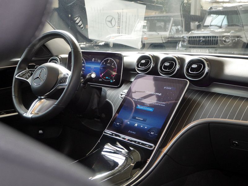 Mercedes-Benz C 300 2022 г. Белый, пробег 44540 км