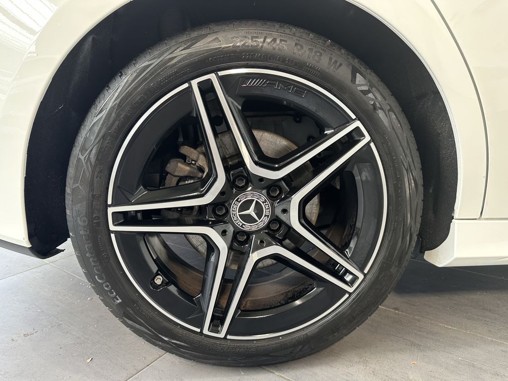 Mercedes-Benz B 200 2022 г. Белый, пробег 42750 км
