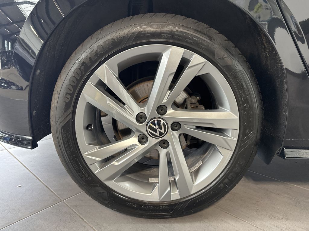 Volkswagen Golf 2023 г. Чёрный, пробег 46750 км